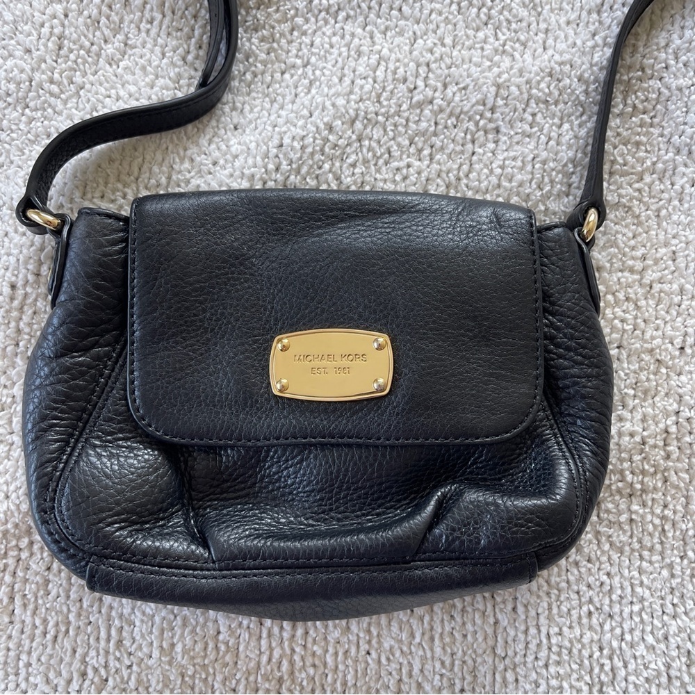 Michael Kors - Black Crossbody - excellent condition gold hardware - Picture 2 of 3
